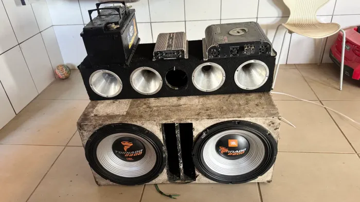 Som Automotivo Completo - 2 JBL Tornado 2200 + Módulos + Bateria