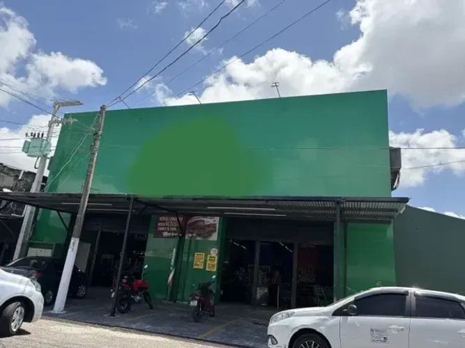 Galpão em ótima localização com 725 m² de área construída. 18 m de frente - Belém - PA