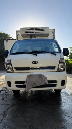 Kia Bongo Refrigerado Bem Conservado