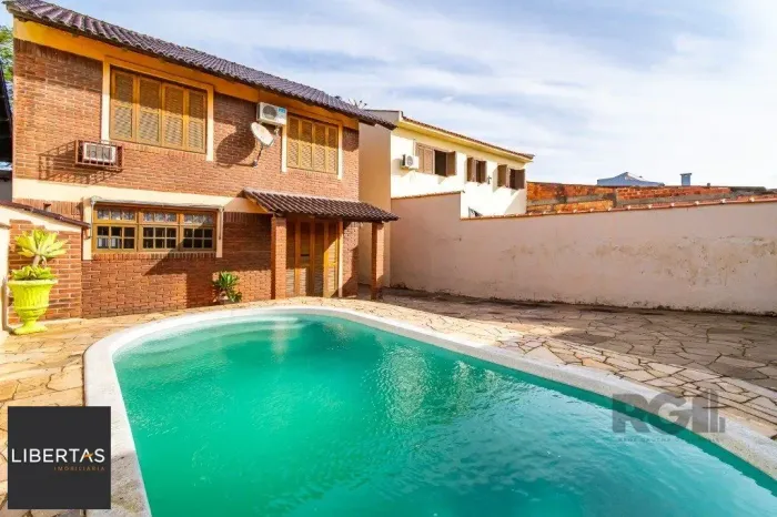 Casa sobrado na zona norte de 3 dormitórios 3 vagas e piscina