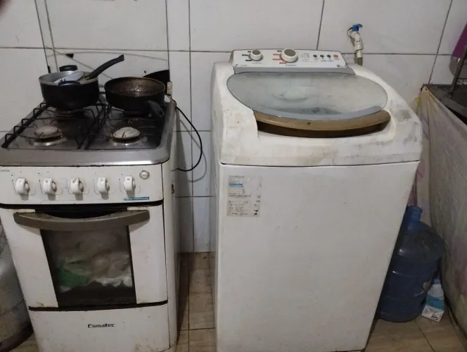 Fogão e máquina pegando tudo certinho no precinho
