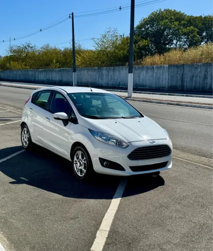 Ford Fiesta 1.6 16V Flex Aut. 5P 2015