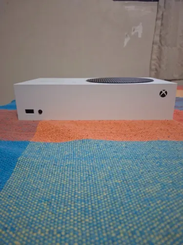 Xbox series s 512 GB, recém comprado e em perfeito estado.Contém caixa original e EA fc 26
