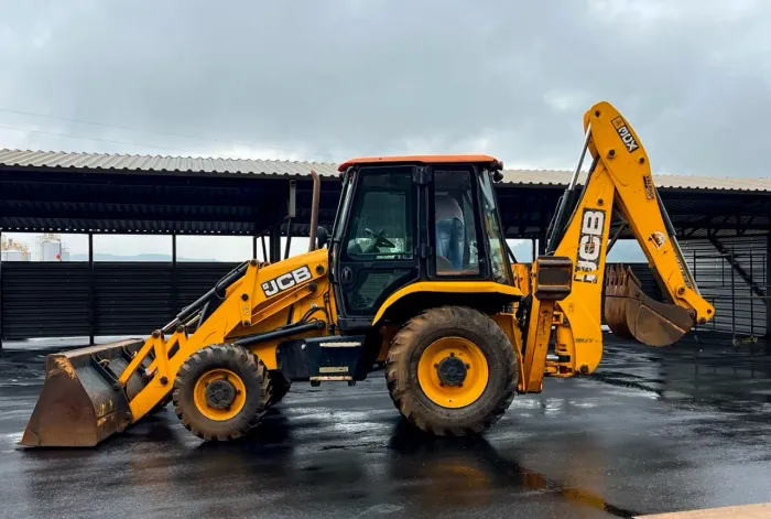 Retroescavadeira JCB 3CX 2020 - URGENTE!