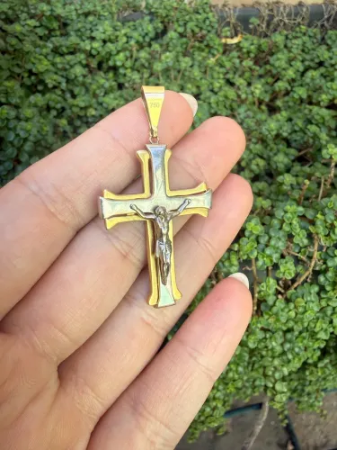 Crucifixo ouro branco e amarelo 18k