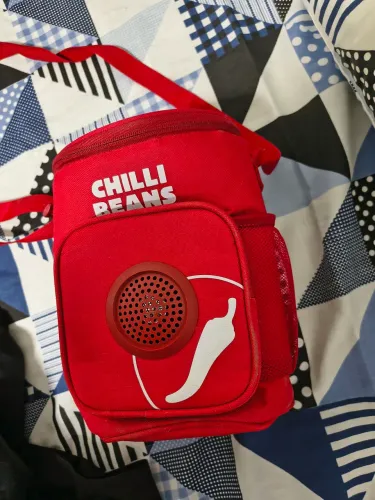 Bolsa térmica que toca música da chilli beans