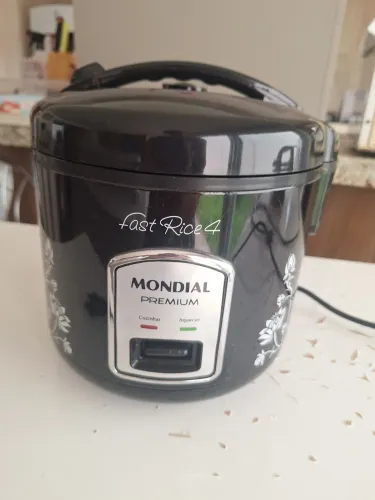 Panela elétrica da Mondial, 4 xícaras, semi nova