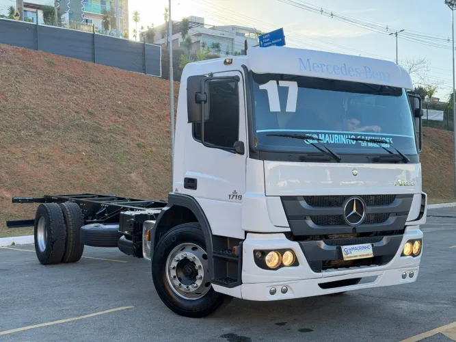 MB 1719 ANO 2017 APENAS 185 MIL KM CAMINHÃO DIFERENCIADO !!