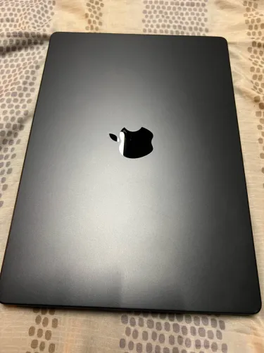 Macbook em ótimo estado bom pra trabalho e etc.100% a bateria