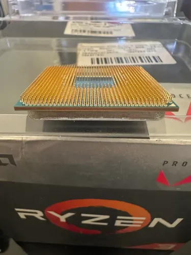 AMD RYZEN 3 2200G 