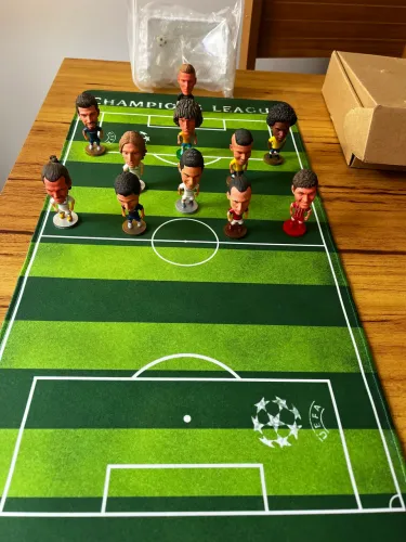 Campo com traves e bola para Mini Craques