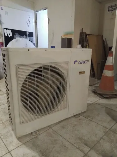 Ar-condicionado Gree 30.000 BTUs completo - funcionando