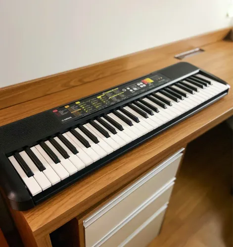 Teclado Yahama PSR- F52 - em excelente estado 