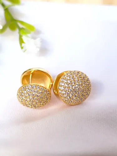 Brinco botão redondo banhado a ouro