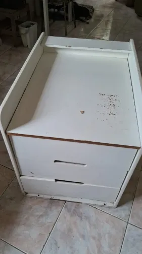 trocador de bebê com gavetas em MDF branco