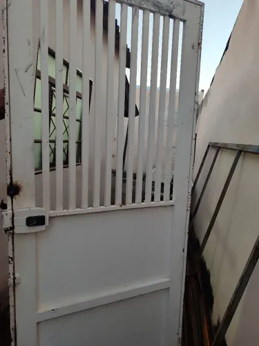 Portão Social com fechadura elétrica HDL