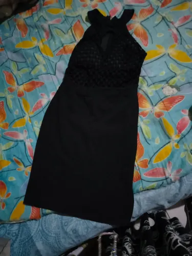 Roupas usadas conservadas do brechó da Gilmara 