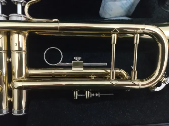 CÓPIA do trompete vincent bach stradivarius 37 (Marca Benson)
