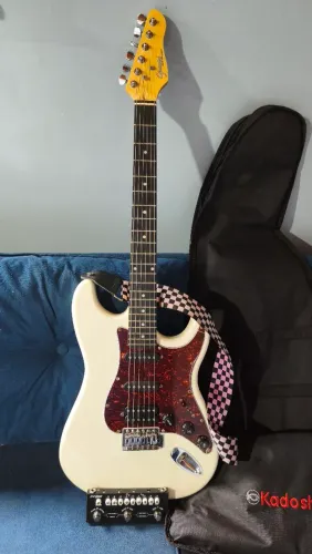 Guitarra Giannini + Pedaleira Cube Baby