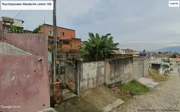 Terreno com 300m² vendo entra na Rua do Posto de Combustível