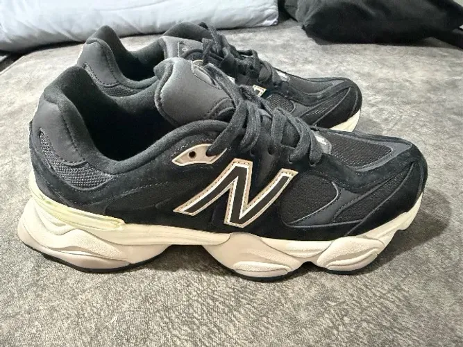 Tênis New Balance 9060 - tamanho 41