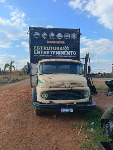 Vendo mercedes 1113 baú alto