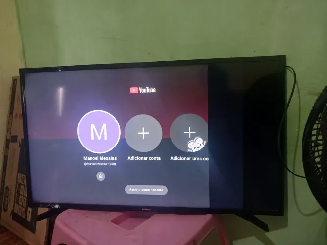 Vendo tv smart Samsung 40 polegadas com defeito em uma parte da tela