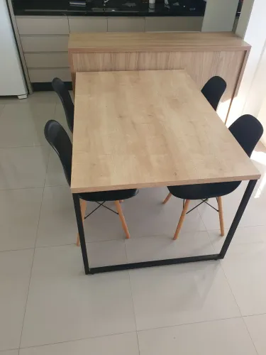Mesa + 4 cadeiras (MadeiraMadeira)