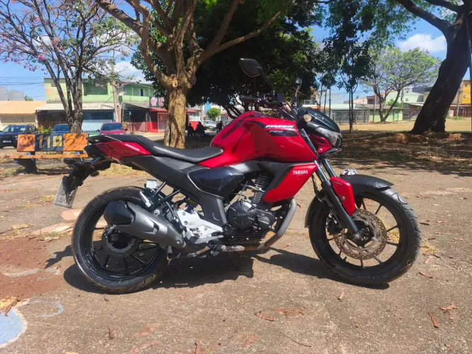 Vendo moto fazer ano 2023