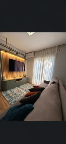 ? Vendo móvel planejado para TV com painel ripado e iluminação em led