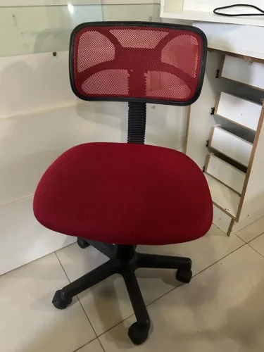 CADEIRA DE ESCRITÓRIO DE RODINHAS VERMELHA CONFORTÁVEL