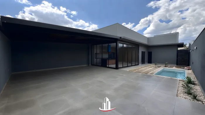 Casa à venda no Jardim Manhattan, 3 quartos, sendo 2 suítes com jardim de inverno, piscina