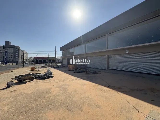 Loja disponível para locação no bairro Santa Mônica em Uberlândia-MG