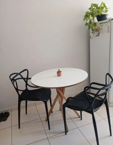 Mesa com 2 cadeiras Allegra