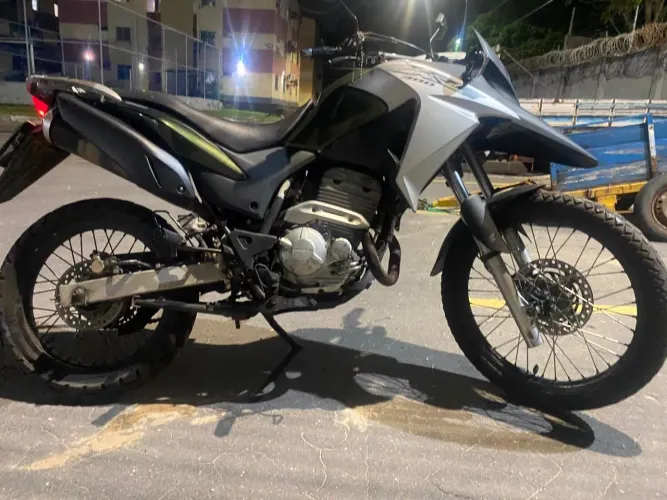 XRE 300- 2017/ 78.710 KM rosados.