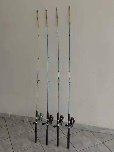 4 varas de pesca completas com molinete 