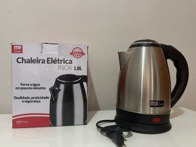 Chaleira seminova na caixa, novíssima.
