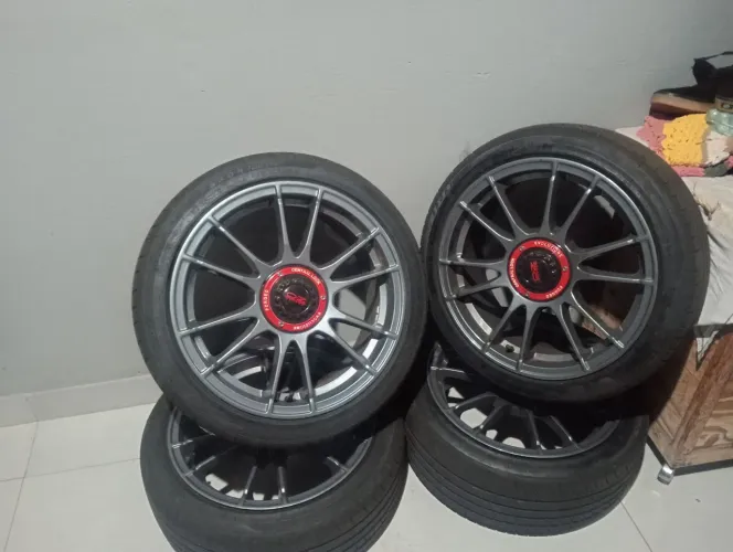Rodas e pneus com 700 km de uso foi comprado tudo novo $4000