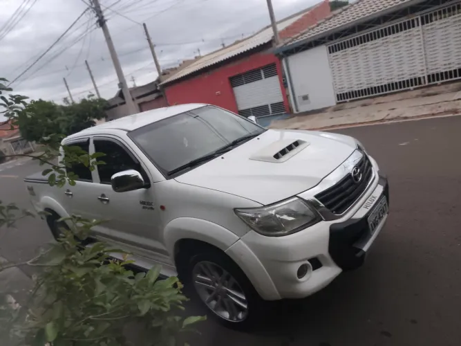 Toyota Hilux CD D4-d 4X4 3.0 TDI Dies. Mec. 2013
