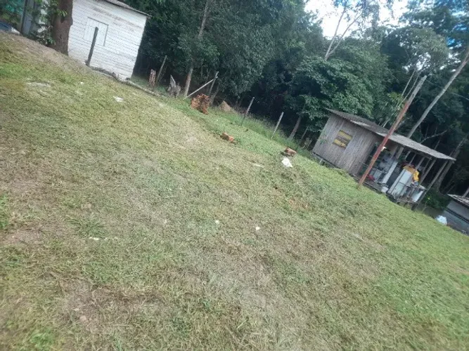 Vendo terreno medido 10×30 no bairro aero portuário, com poço e uma casinha pequena.