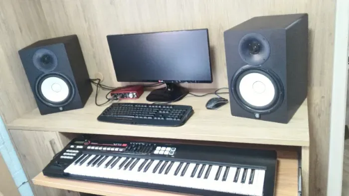 Par monitores de áudio Yamaha HS8
