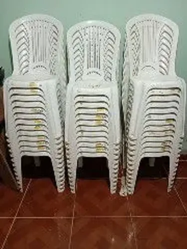 Vendo 30 cadeiras Tramontina valor 40 reais cada semi nova fone * zap