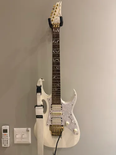 Ibanez Jem 777 branca (Steve Vai) com case original - Japan