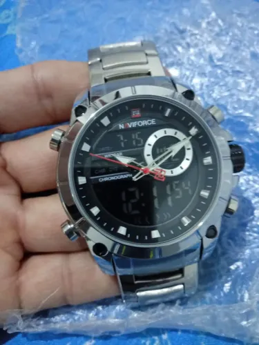 Relógio naviiforce chama no ZAP *