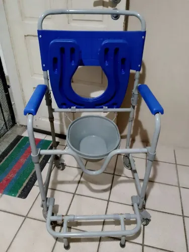 Cadeira do banho usada 
