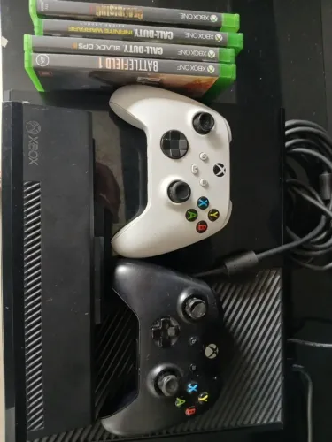 xbox one + kinect + 2 controles