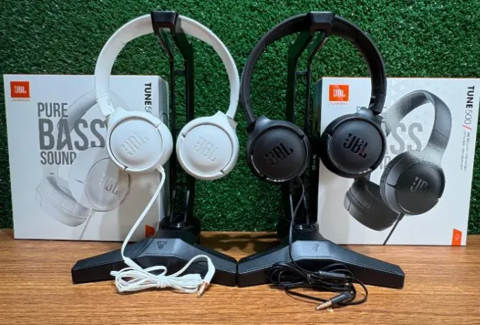 JBL Tune 500 - JBL Pure Bass, Drivers 32mm e Cabo Flat Antienrolamento, Entrega Grátis!