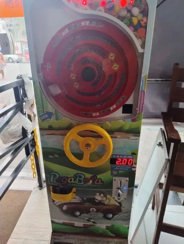 Máquina de bolinhas com volante