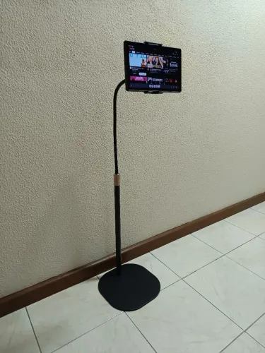 Suporte de chão para celular/tablet