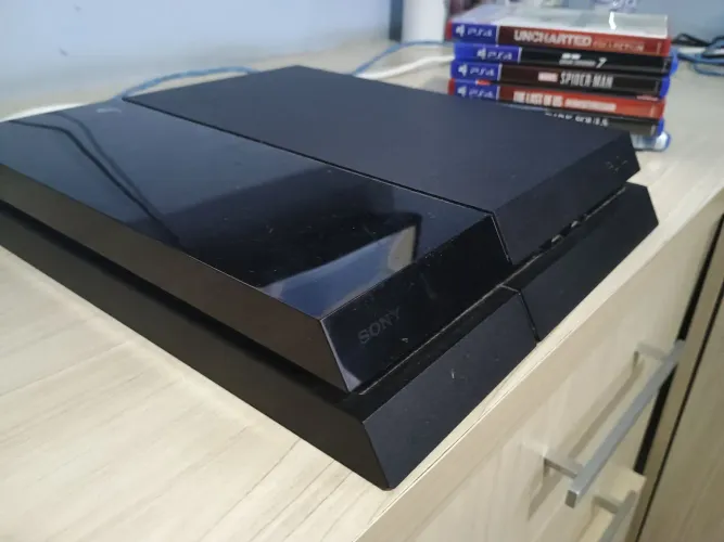 PS4 FAT com Controle e 6 jogos